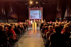 Les services au coeur de notre engagement, notre ville au service de ses habitants... Patrick Molinoz  séduit son auditoire !